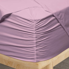 Image of a corner of a Lilac Refreshing TENCEL™ Lyocell fitted sheet showcasing the Precision-Fit® Corner